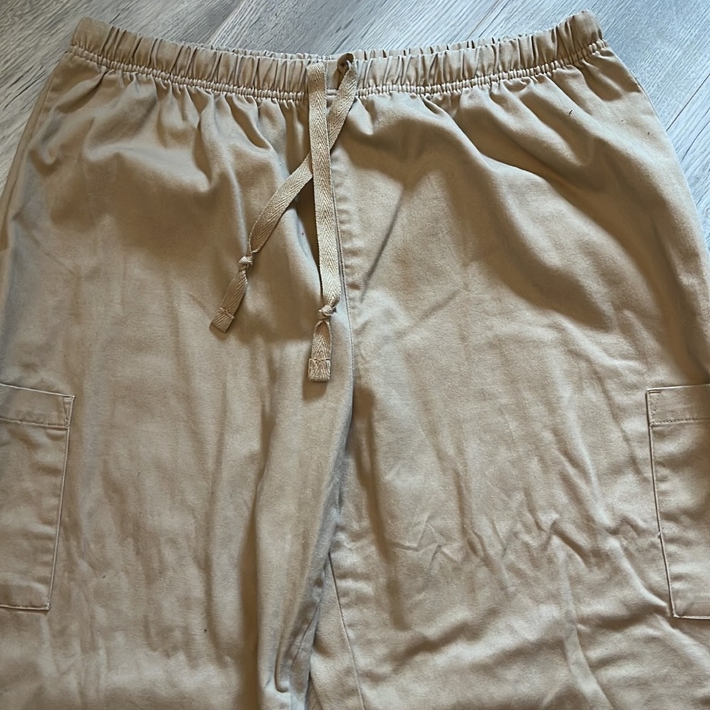 Basic Editions scrub capris size large - Picture 2 of 3